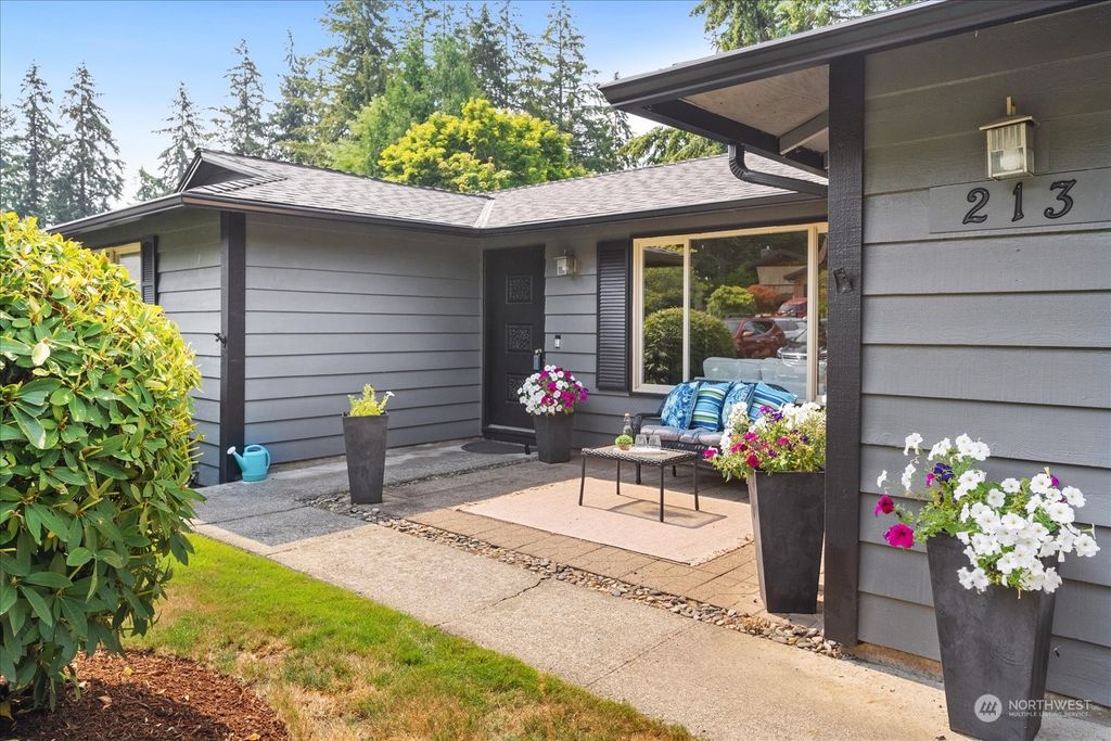 Photo of 213 Elma Place SE, Renton, WA 98059 (MLS # 2272209)