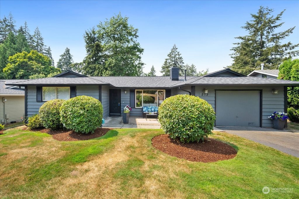Photo of 213 Elma Place SE, Renton, WA 98059 (MLS # 2272209)