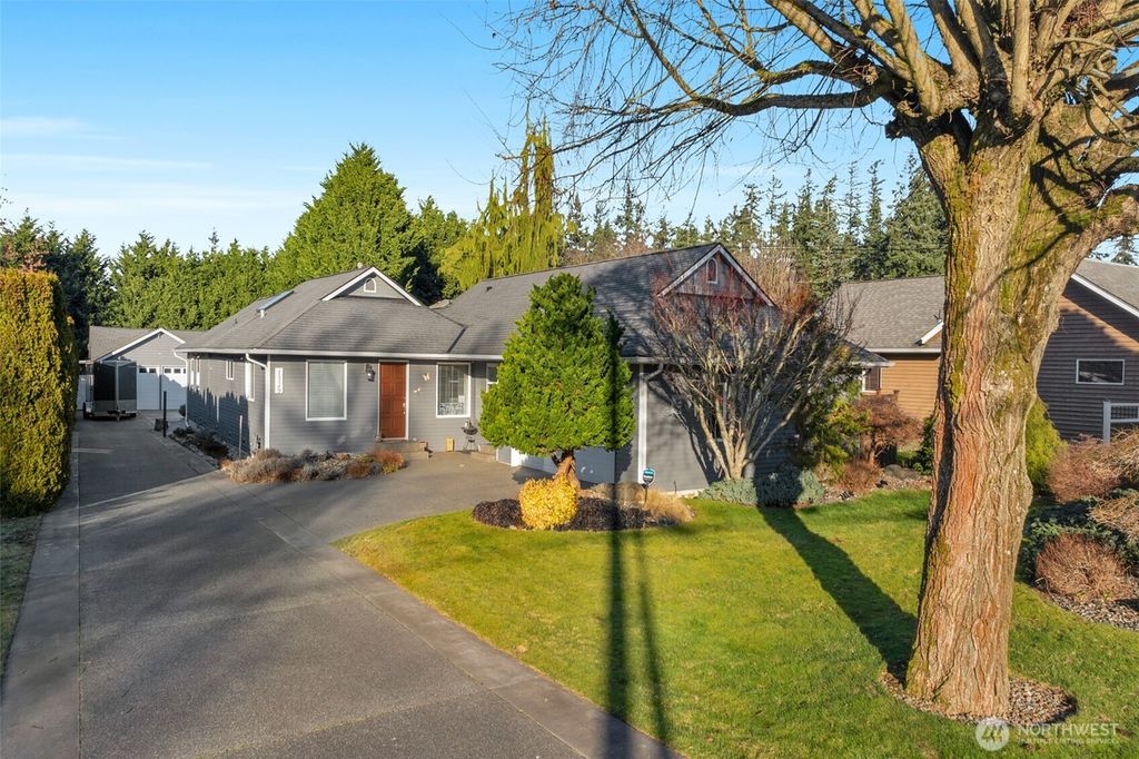 Photo of 1329 63 Street SE, Everett, WA 98203 (MLS # 2470533)