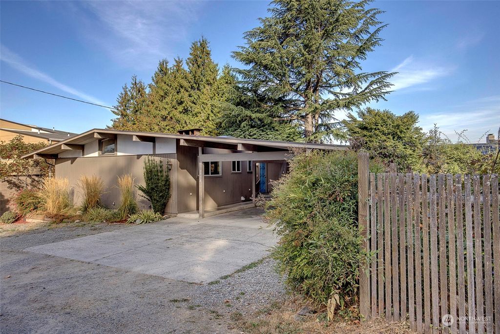 Photo of 3728 Park Avenue N, Renton, WA 98056 (MLS # 2007087)