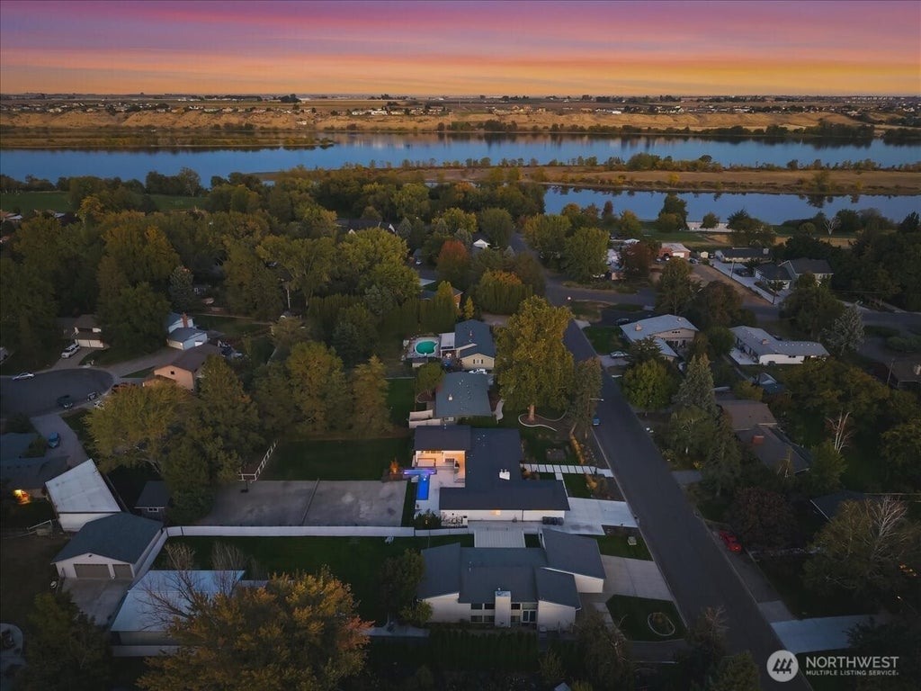 Photo of 66 Park Street, Richland, WA 99354 (MLS # 2593345)