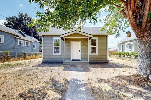 Photo of 611 SW 3rd Street, Pendleton, OR 97801 (MLS # 2410333)