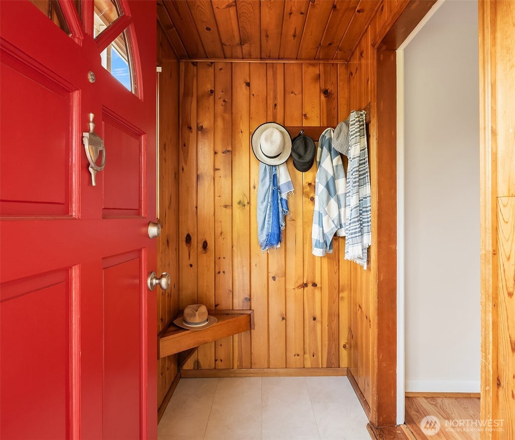 Photo of 15557 10th Avenue NE, Shoreline, WA 98155 (MLS # 2575864)