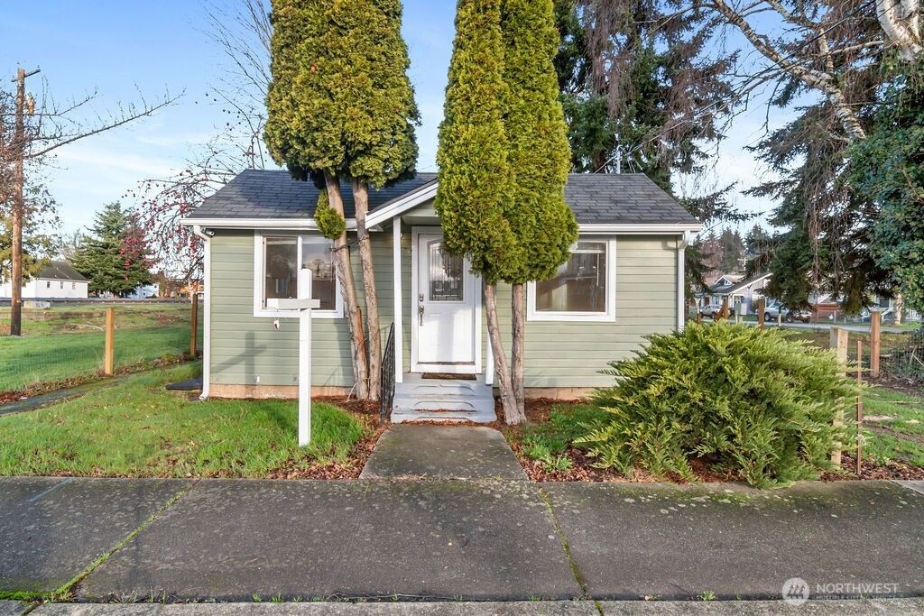 Photo of 107 E Section Street, Mount Vernon, WA 98273 (MLS # 2467699)