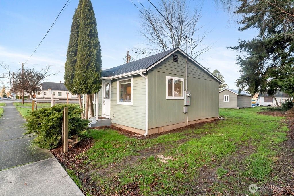 Photo of 107 E Section Street, Mount Vernon, WA 98273 (MLS # 2467699)