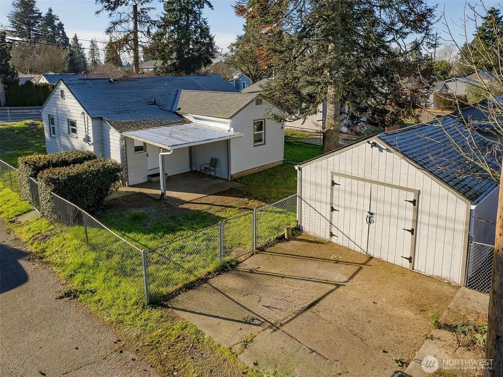 Photo of 904 E 33rd Street, Vancouver, WA 98663 (MLS # 2471683)