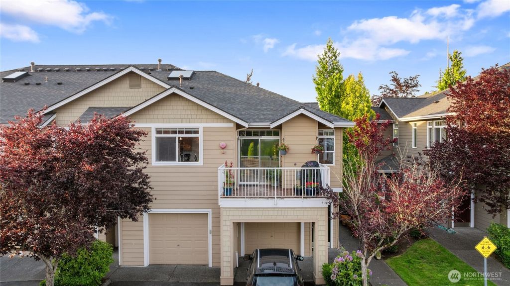 Photo of 22756 SE 13th Lane #C6, Sammamish, WA 98075 (MLS # 2379403)