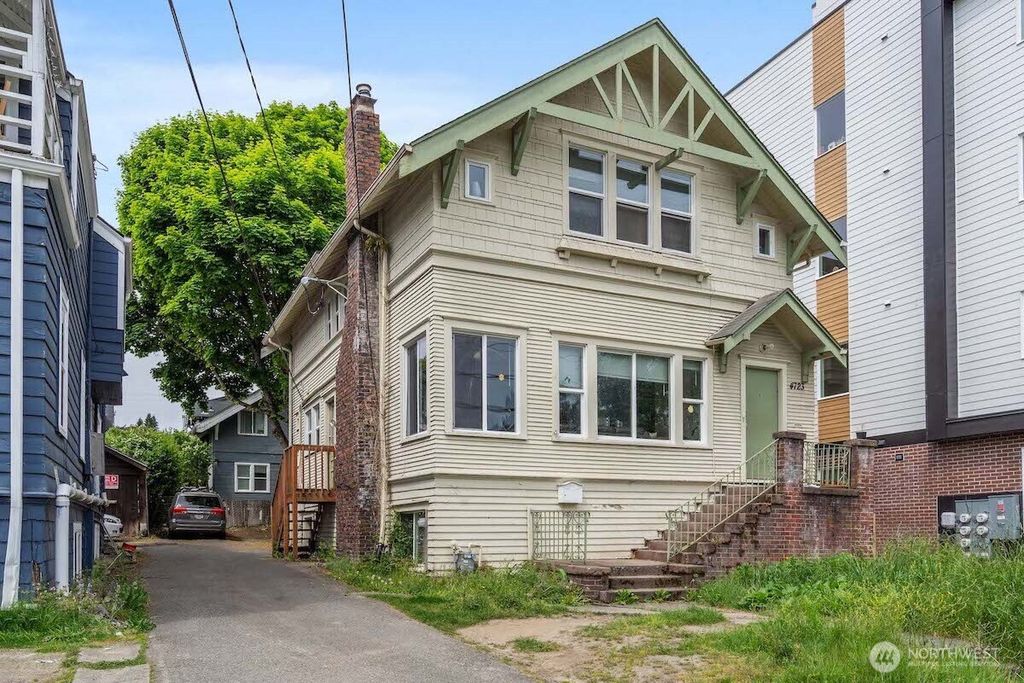 Photo of 4723 21st Ave Ave NE, Seattle, WA 98105 (MLS # 2376143)