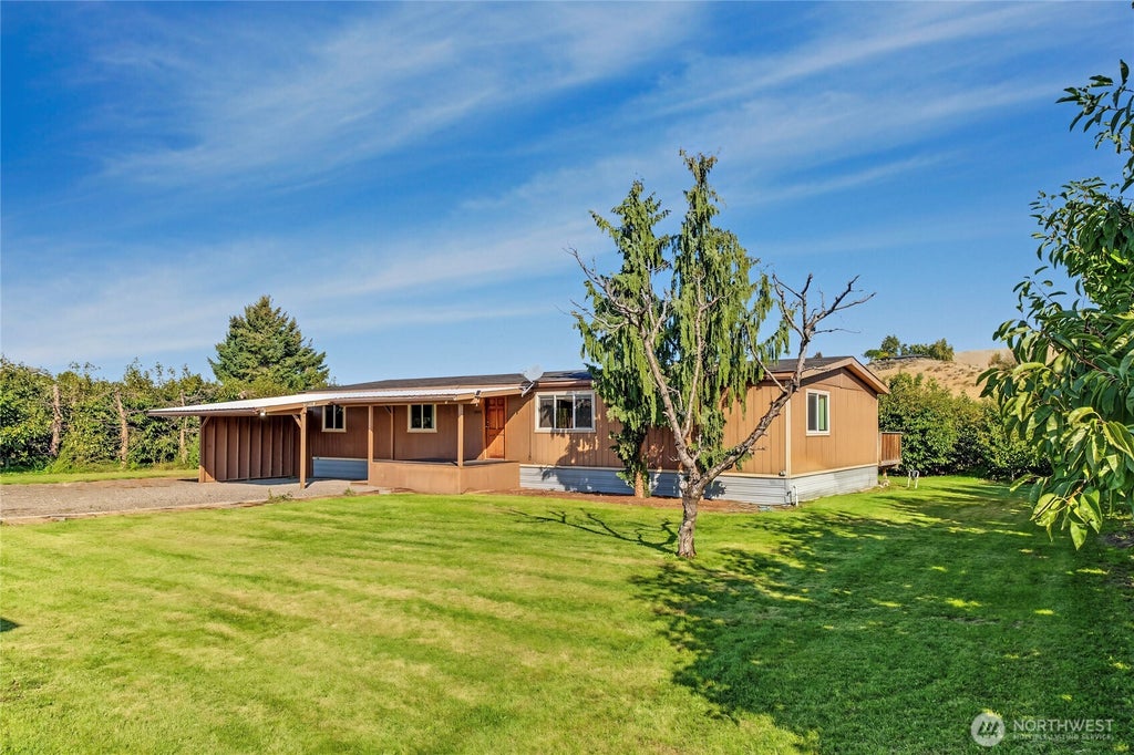 Photo of 2931 5th Street NE, East Wenatchee, WA 98802 (MLS # 2585251)