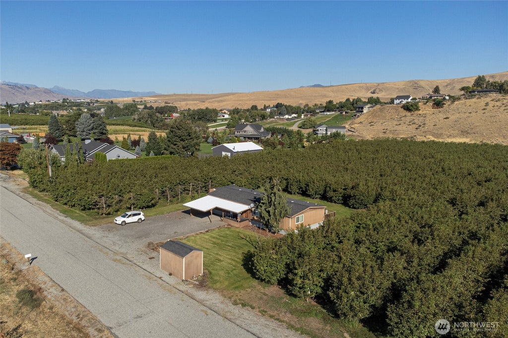 Photo of 2931 5th Street NE, East Wenatchee, WA 98802 (MLS # 2585251)