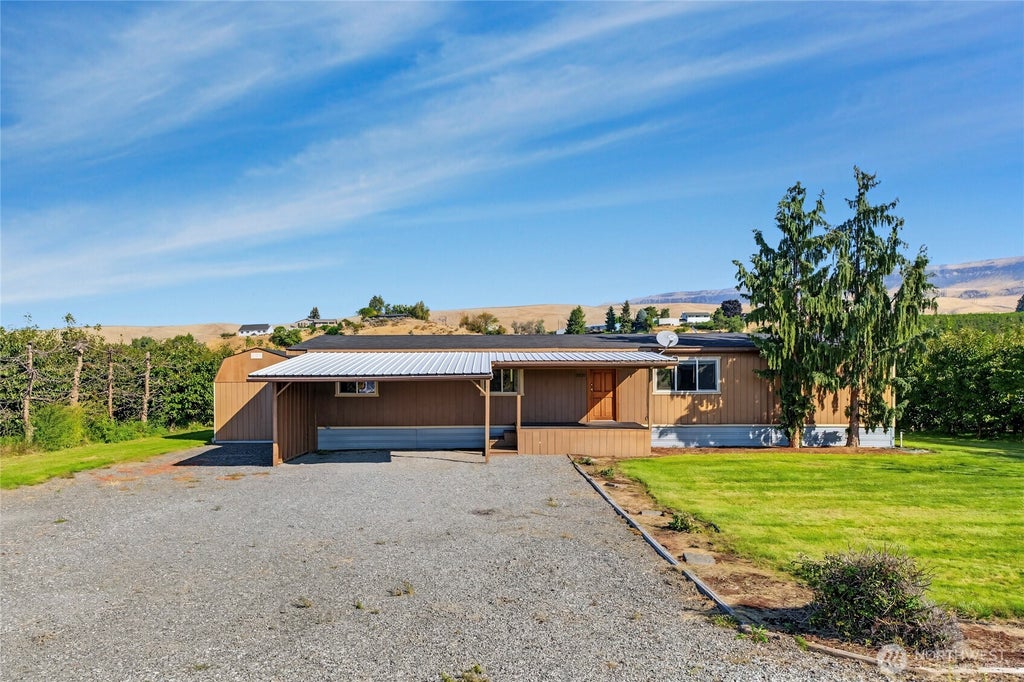 Photo of 2931 5th Street NE, East Wenatchee, WA 98802 (MLS # 2585251)