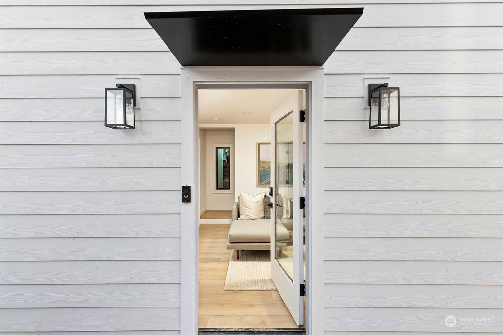 Photo of 128 28th Avenue, Seattle, WA 98122 (MLS # 2044522)