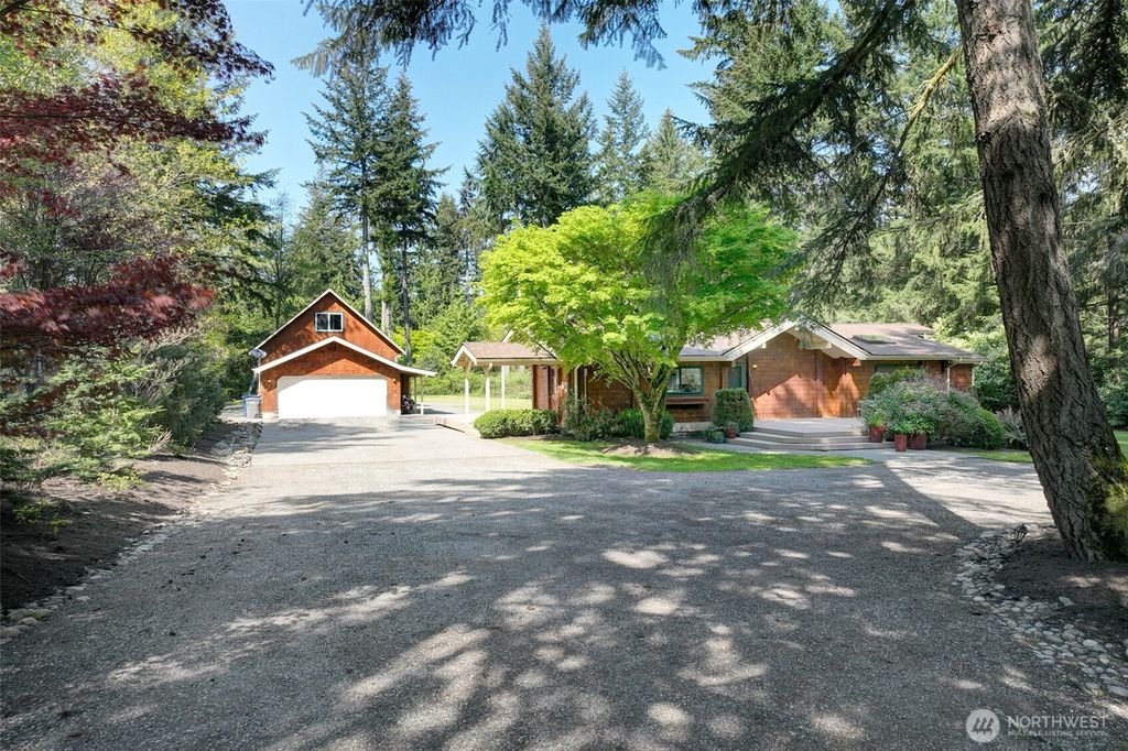 Photo of 22032 NE 80th Street, Redmond, WA 98053 (MLS # 2358838)