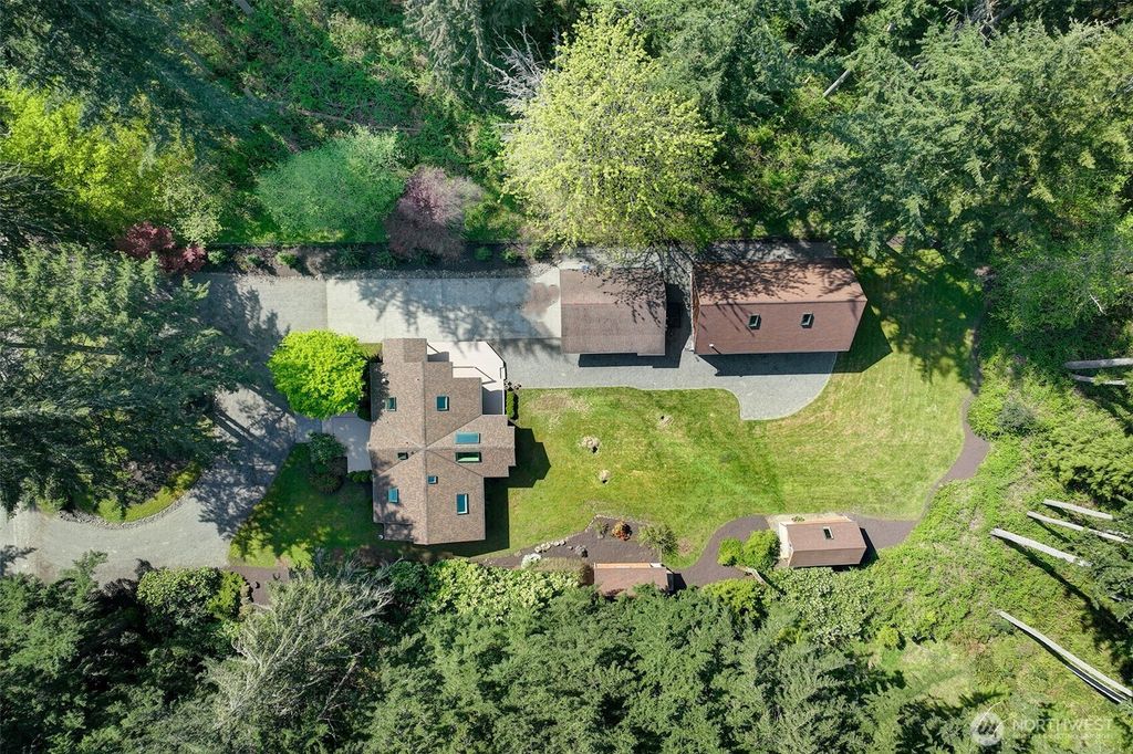 Photo of 22032 NE 80th Street, Redmond, WA 98053 (MLS # 2358838)