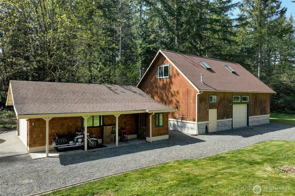 Photo of 22032 NE 80th Street, Redmond, WA 98053 (MLS # 2358838)