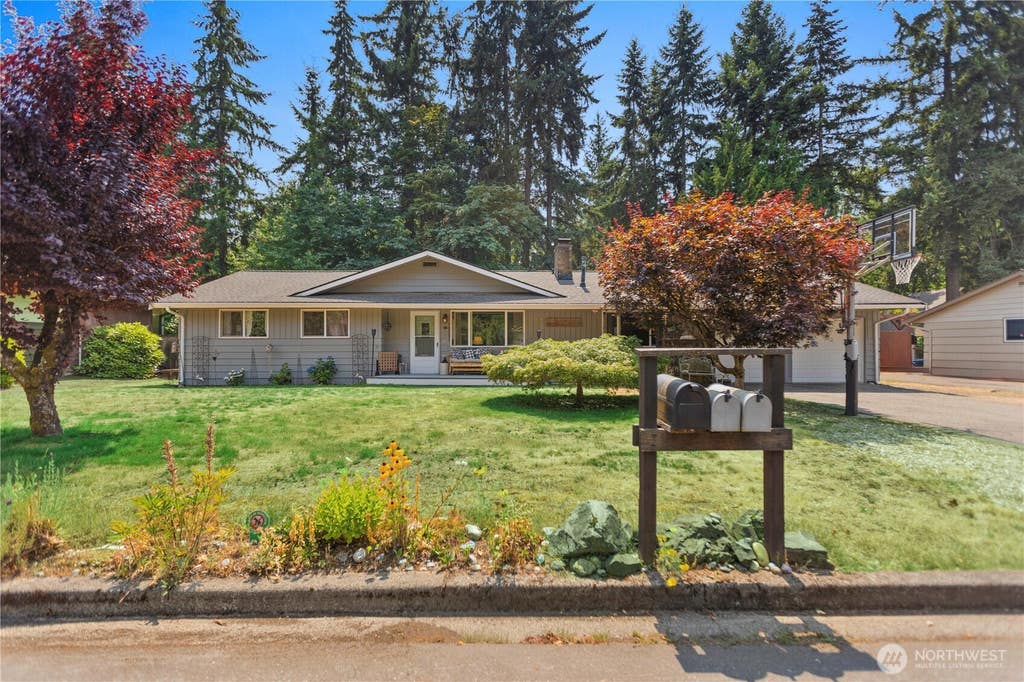 Photo of 10301 NE 136th Place NE, Kirkland, WA 98034 (MLS # 2560483)
