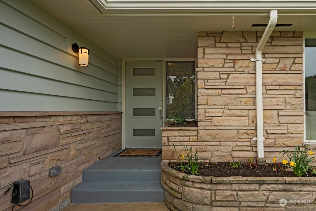 Photo of 10515 NW 11th Avenue, Seattle, WA 98177 (MLS # 2215016)