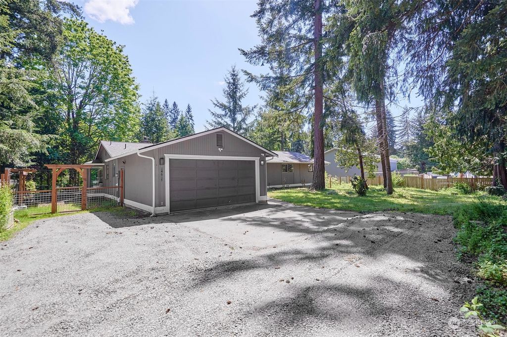 Photo of 14617 160th Avenue SE, Renton, WA 98059 (MLS # 2044690)