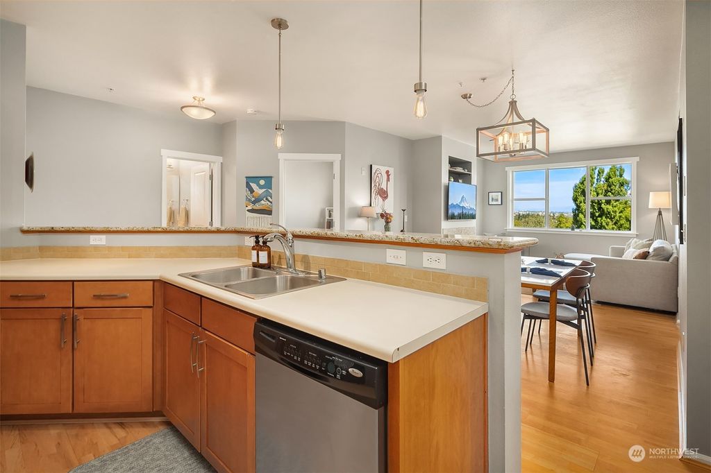 listing image 9364654892628070867