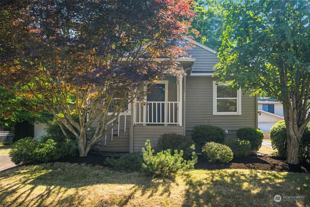 Photo of 10012 26th Avenue SW, Seattle, WA 98146 (MLS # 2132910)