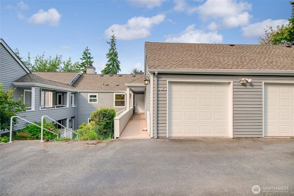 Photo of 4051 Providence Point Drive SE #2034, Issaquah, WA 98029 (MLS # 2425206)