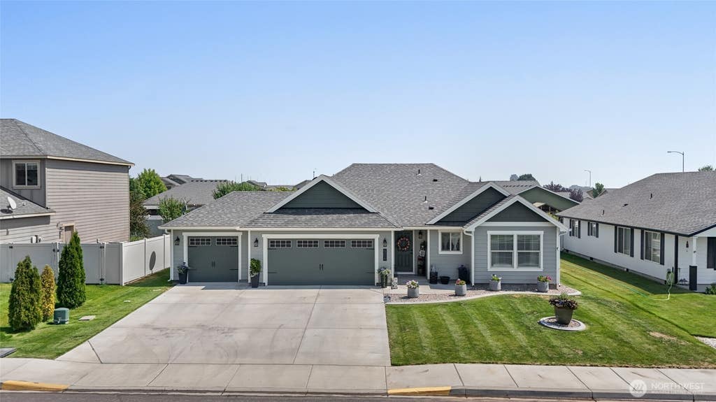 Photo of 906 3rd Avenue NE, Quincy, WA 98848 (MLS # 2563990)