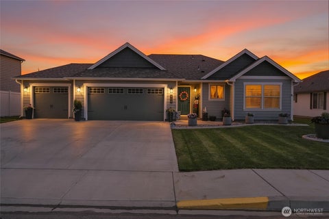 Photo of 906 3rd Avenue NE, Quincy, WA 98848 (MLS # 2563990)