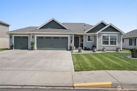 Photo of 906 3rd Avenue NE, Quincy, WA 98848 (MLS # 2563990)