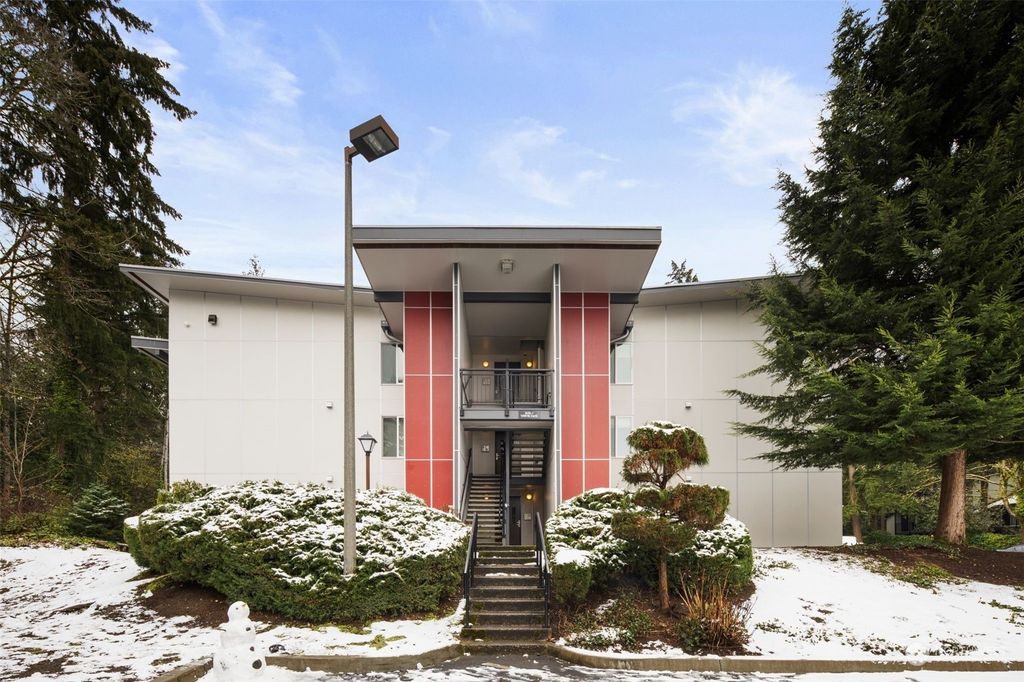 Photo of 14450 NE 31st Street #J105, Bellevue, WA 98007 (MLS # 2326868)