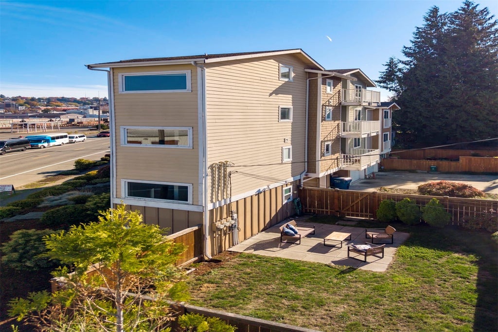 Photo of 3449 Gilman Avenue W, Seattle, WA 98199 (MLS # 2595141)
