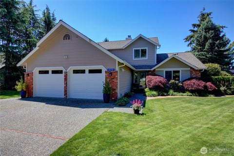 Photo of 12270 Maple Crest Drive, Burlington, WA 98233 (MLS # 2538045)