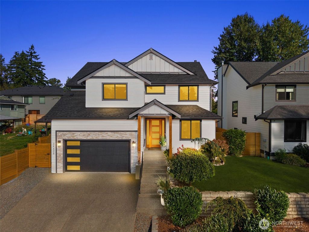 Photo of 34608 25 Avenue SW, Federal Way, WA 98023 (MLS # 2431903)