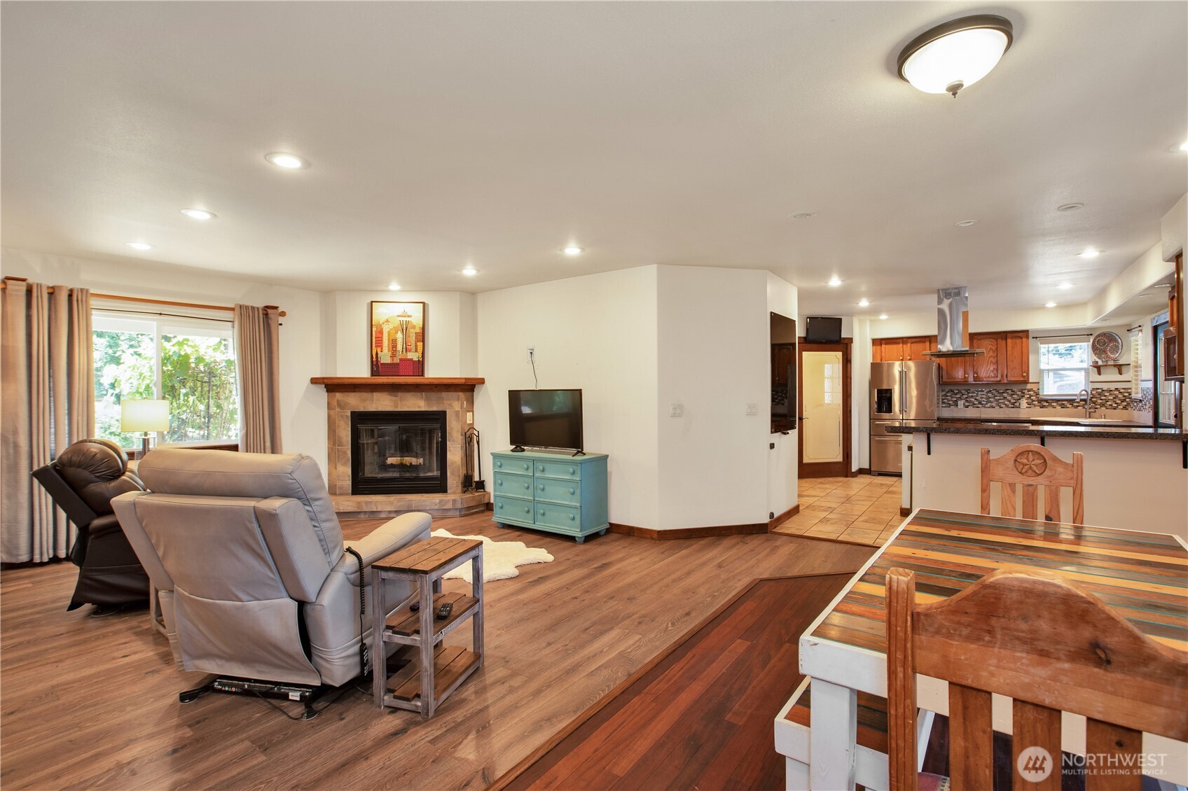 8133 Bicentennial Loop SE