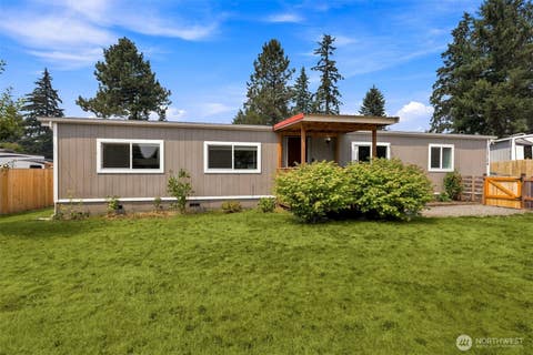 Photo of 13104 Ridge Circle E, Bonney Lake, WA 98391 (MLS # 2563285)