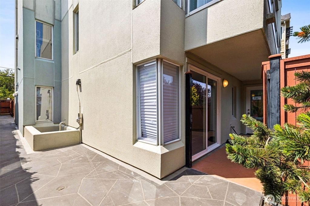 Photo of 1613 California Avenue SW #101, Seattle, WA 98116 (MLS # 2499128)