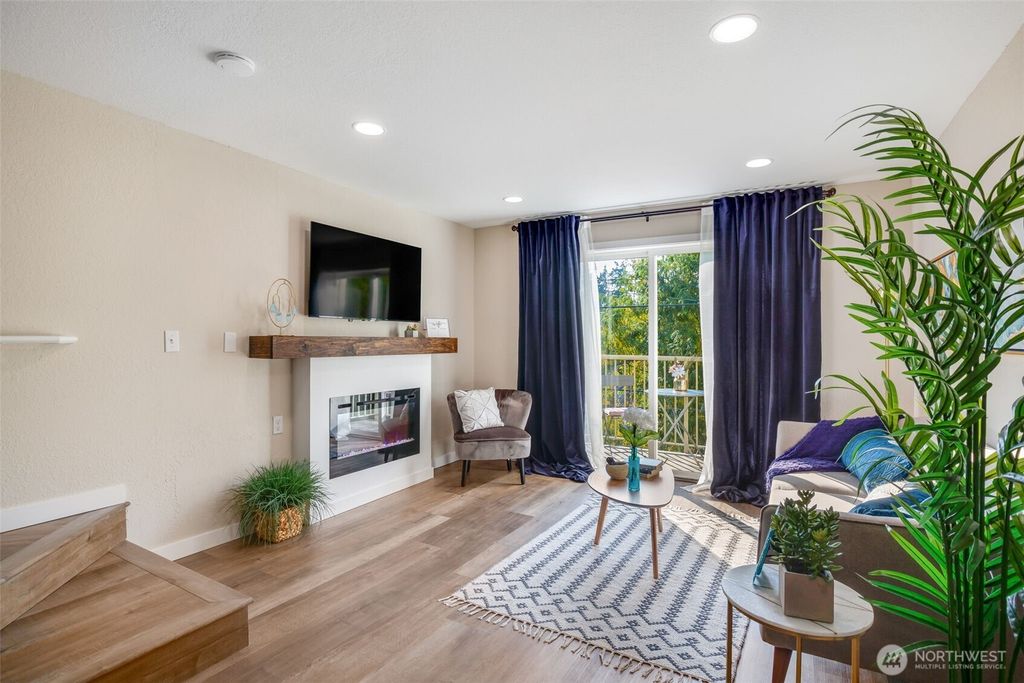 Photo of 903 N 130th Street #302, Seattle, WA 98133 (MLS # 2359863)