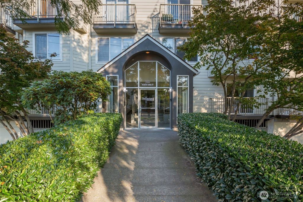Photo of 903 N 130th Street #302, Seattle, WA 98133 (MLS # 2359863)
