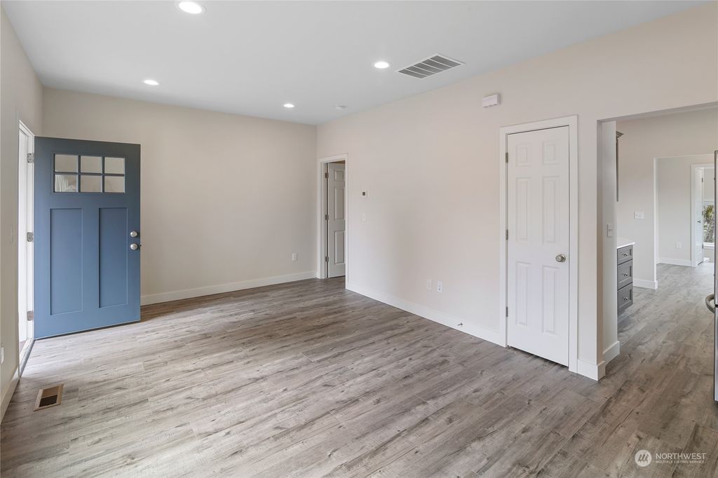 Photo of 8625 17th Avenue SW, Seattle, WA 98106 (MLS # 2066153)