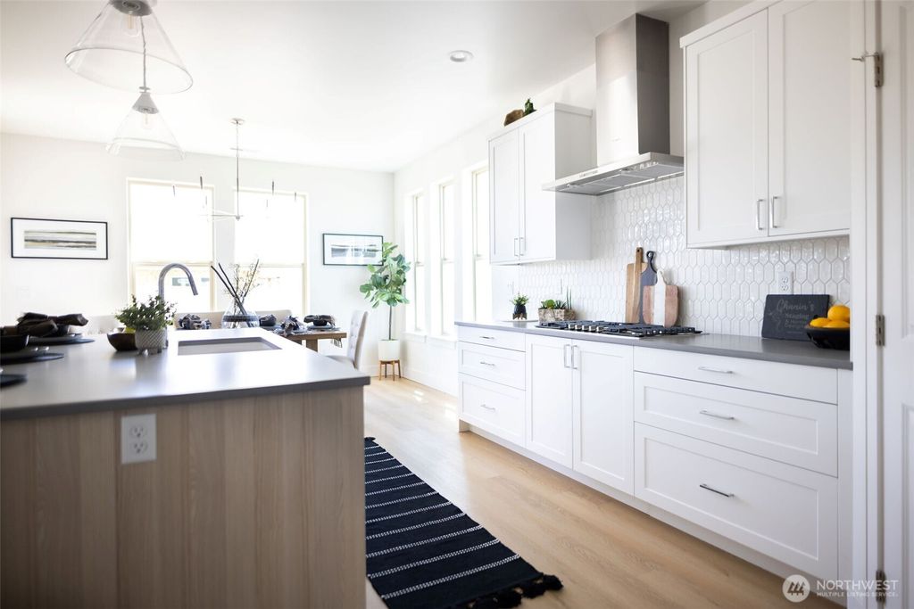 listing image 9360880919640755552