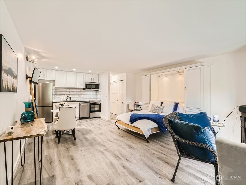 Photo of 2933 76th Avenue SE #11E, Mercer Island, WA 98040 (MLS # 2151250)