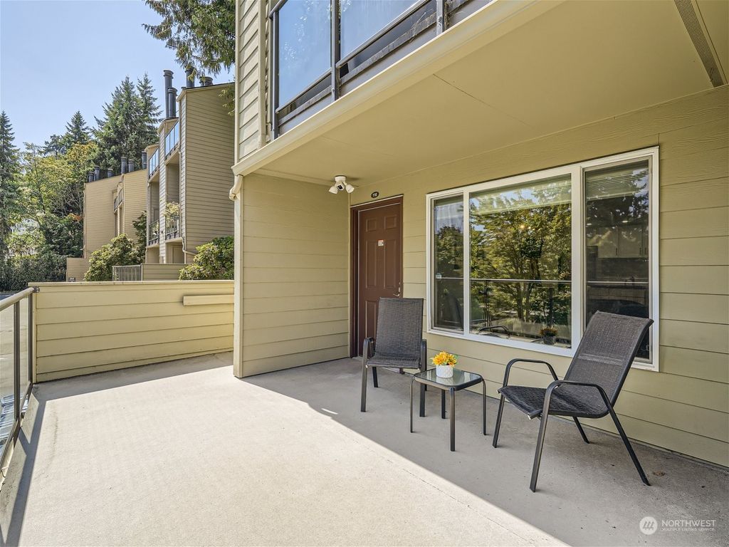Photo of 2933 76th Avenue SE #11E, Mercer Island, WA 98040 (MLS # 2151250)