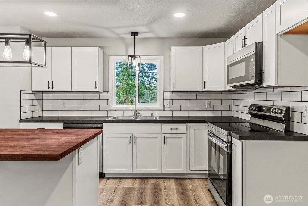 Photo of 235 Holcomb Spur Road, Kelso, WA 98626 (MLS # 2534792)
