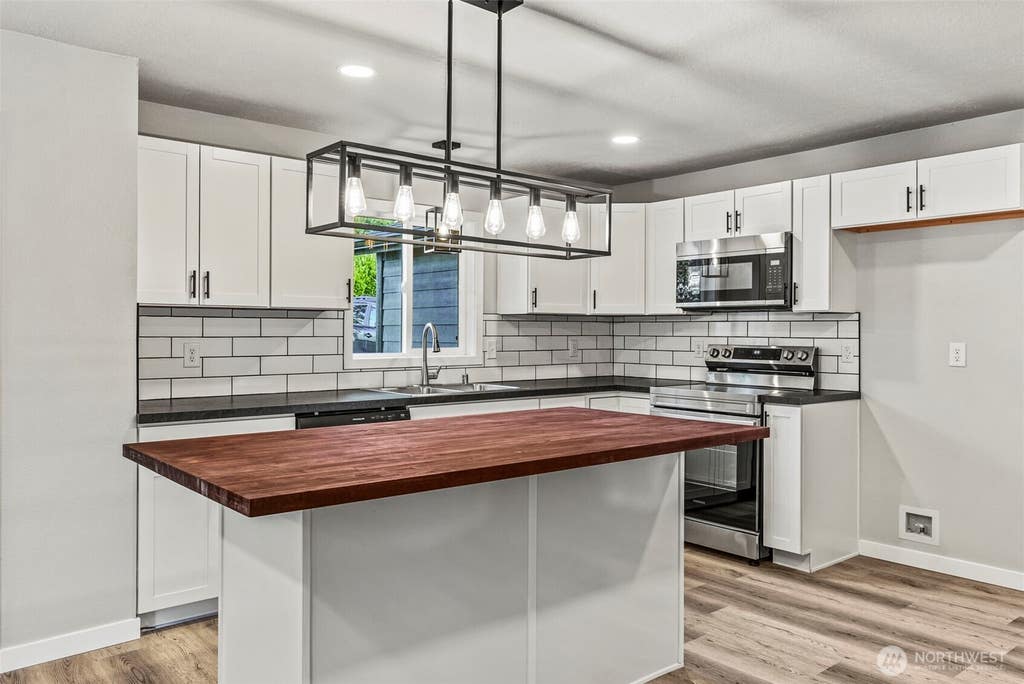 Photo of 235 Holcomb Spur Road, Kelso, WA 98626 (MLS # 2534792)