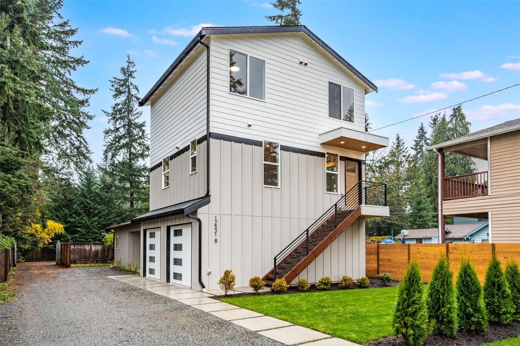 Photo of 12531 25th Avenue NE #B, Seattle, WA 98125 (MLS # 2594765)
