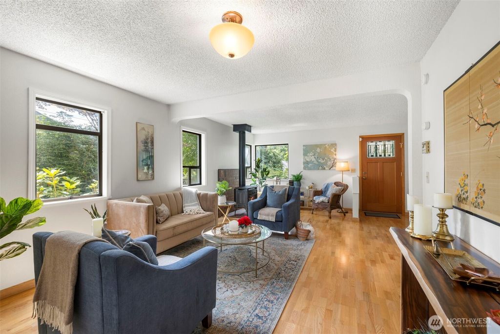 Photo of 11706 40th Ave NE Ave, Seattle, WA 98125 (MLS # 2407034)