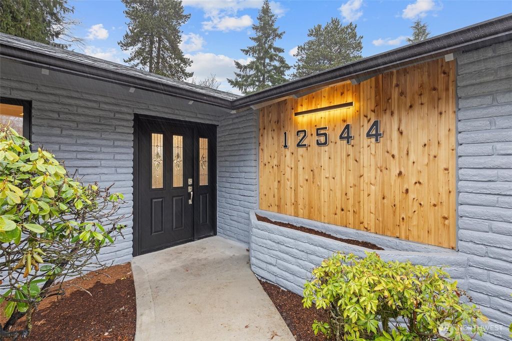 Photo of 12544 SE 16th Street, Bellevue, WA 98005 (MLS # 2460495)