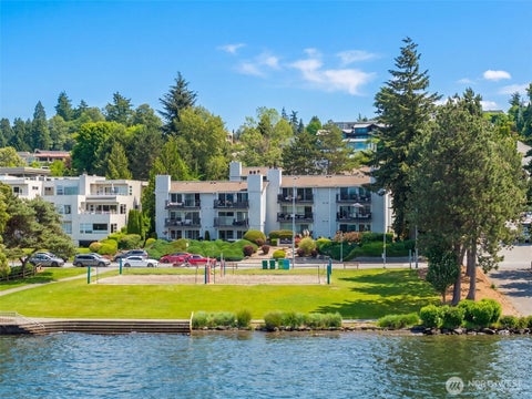 Photo of 10110 NE 60th Street #101, Kirkland, WA 98033 (MLS # 2534175)