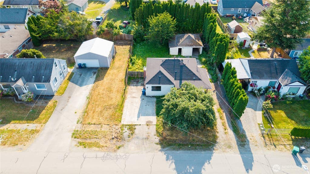 Photo of 1420 S 6th Street, Mount Vernon, WA 98273 (MLS # 2564358)