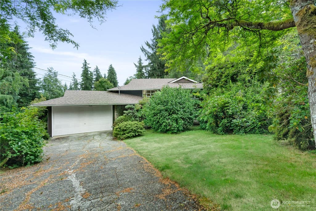 Photo of 805 Valley View Way, Aberdeen, WA 98520 (MLS # 2560356)