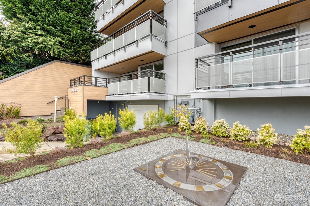 Photo of 520 Galer Street #201, Seattle, WA 98109 (MLS # 2054404)